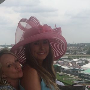 Pink Medium/Large brim Derby style hat 🐎